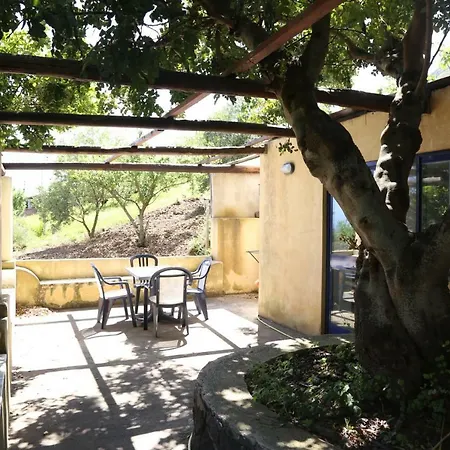 La Casa Sotto Il Carrubo * ليني