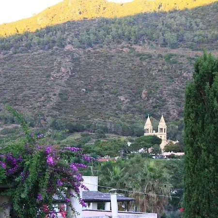 فيلة La Casa Sotto Il Carrubo ليني